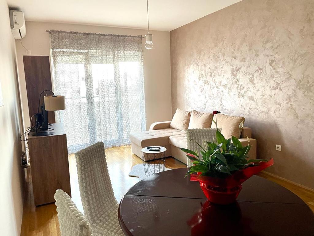 Naki Apartmani Подгориця Екстер'єр фото