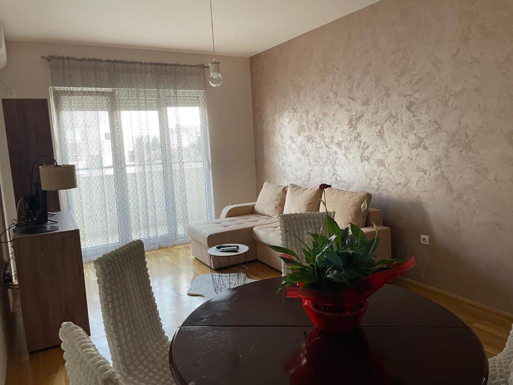 Naki Apartmani Подгориця Екстер'єр фото